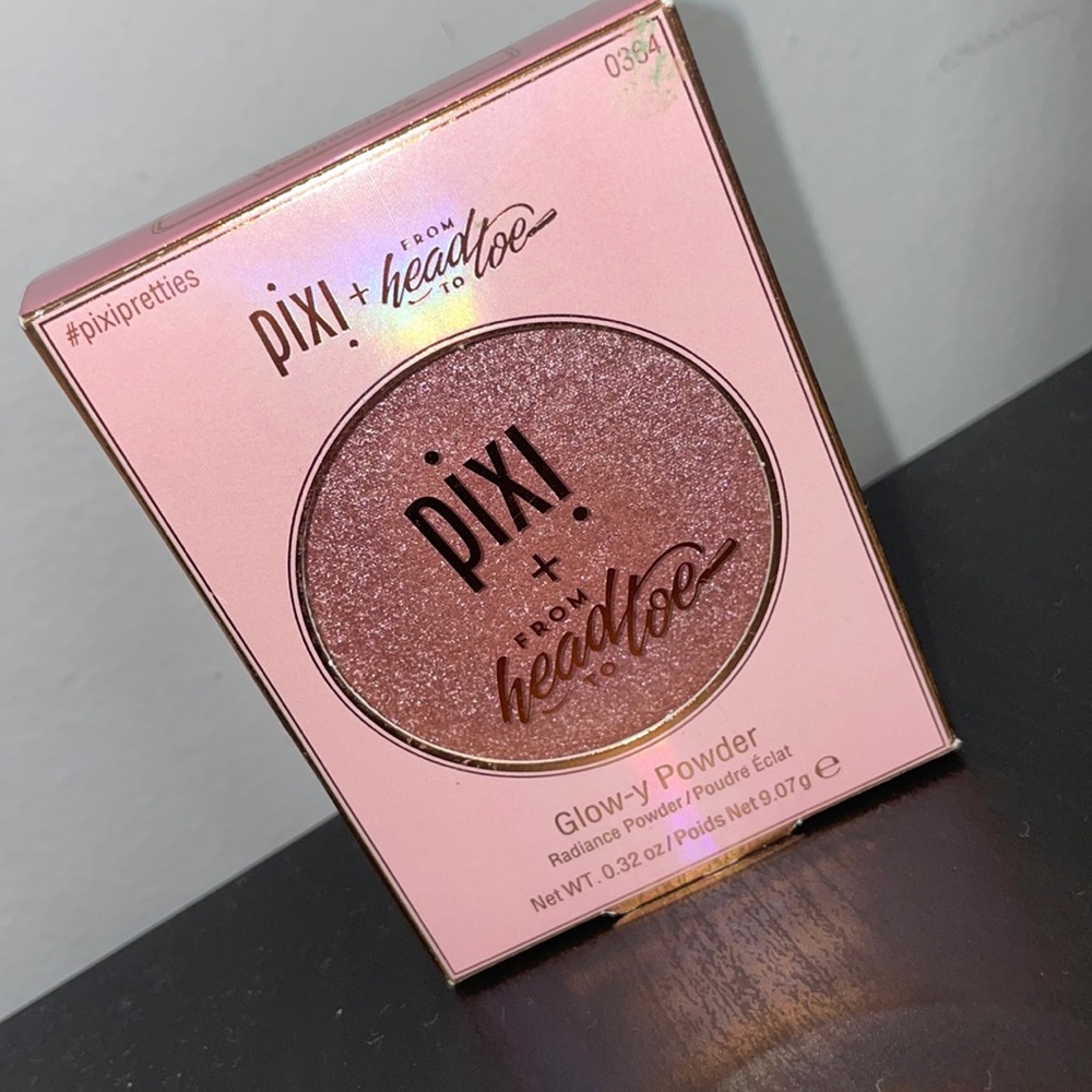 Pixi Coesmetics Highlighter Glow-y Powder in shade Wednesdays